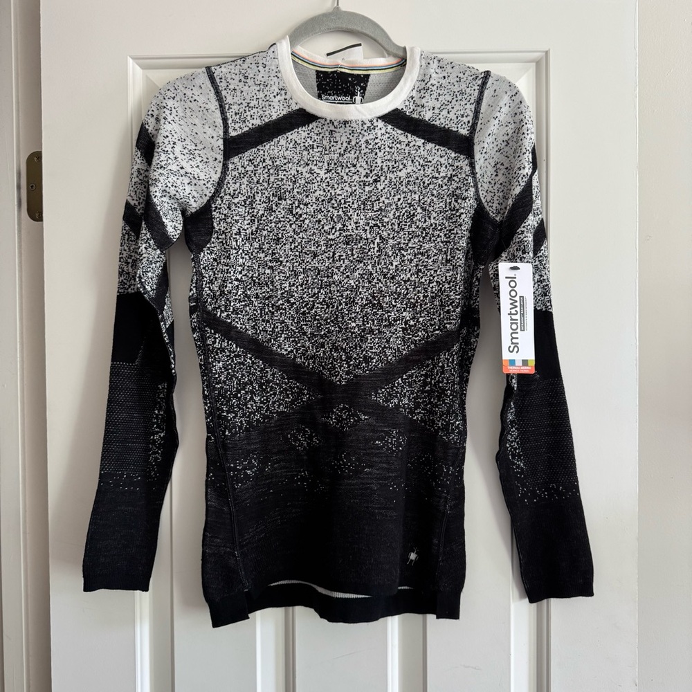 Smartwool women’s Intraknit Thermal Merino Base Layer Crew - Black White - M